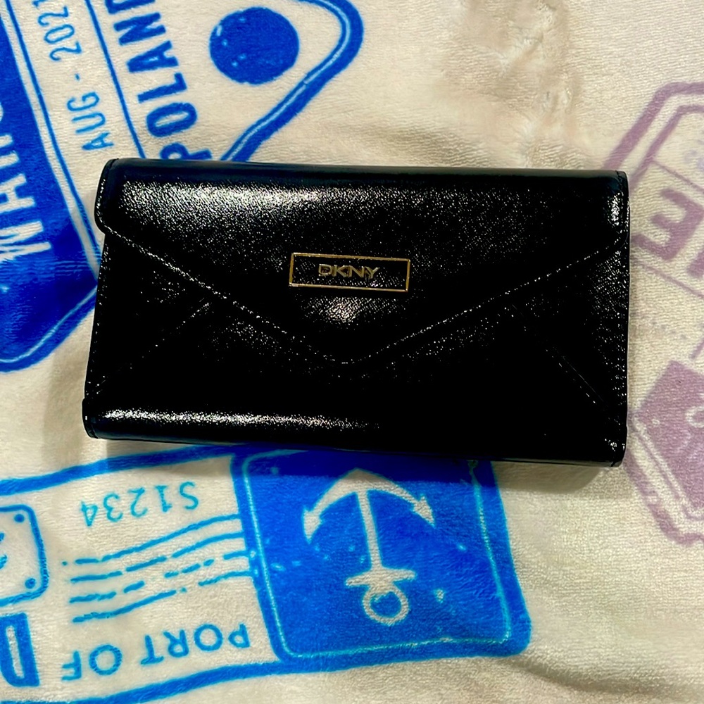 DKNY Women's Black Saffiano Leather Clutch Wallet